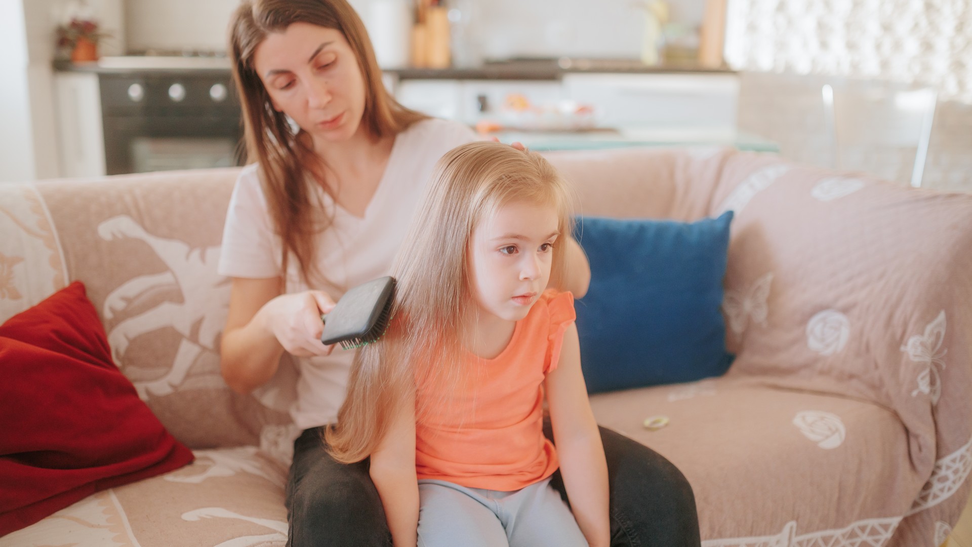 What Head Lice Can And Can’t Survive On Your Furniture