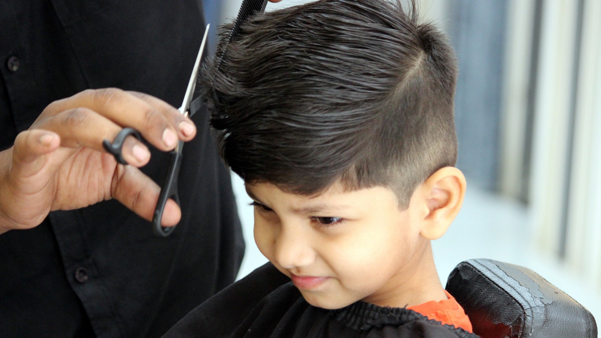 Why a Salon Chair Rarely Gives Your Child Lice
