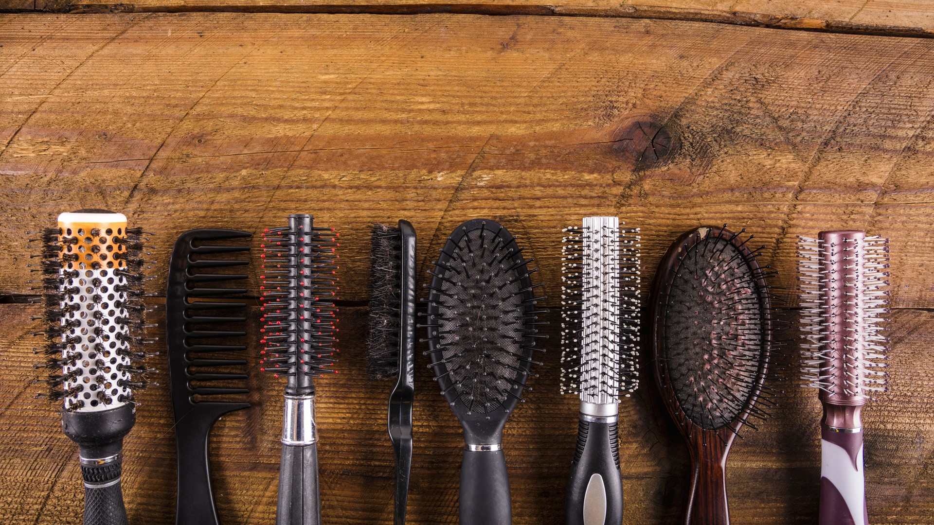 Hairbrushes Move Lice in a Way Hats and Pillows Don't featured image